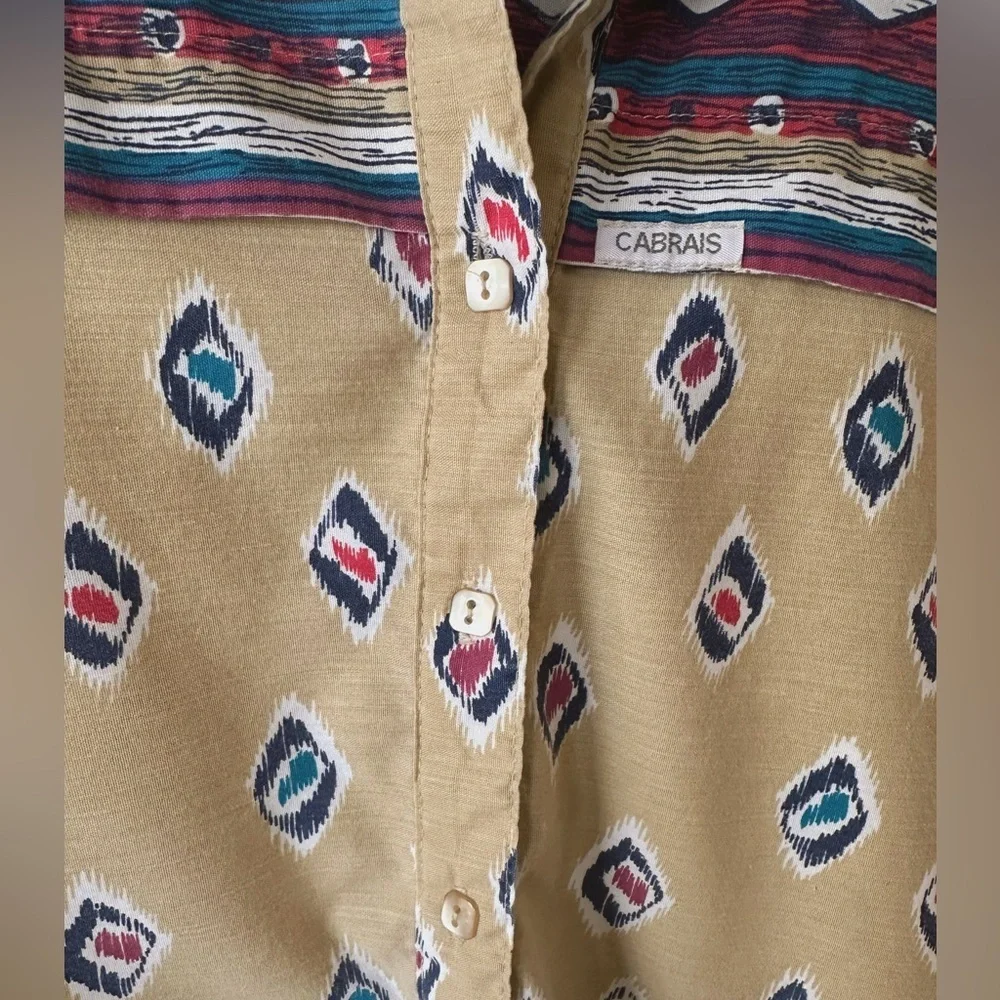 Geometric Patterned Button-Up Shirt - Picture 3 of 5